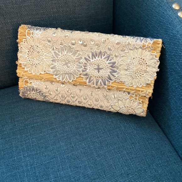 Cute Straw Raffia Clutch Handbag Mettalic Silver Floral Embellishment - Picture 1 of 10